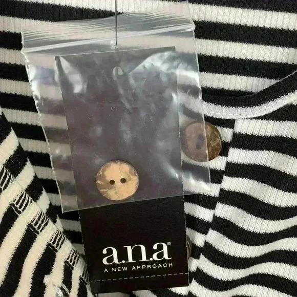 🆕NWT ana sleeveless top with tie waist size M - Picture 8 of 9